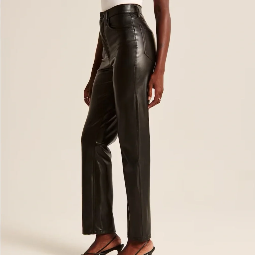 Vegan Leather 90s Straight Ultra High Rise Pant - Picture 6 of 8